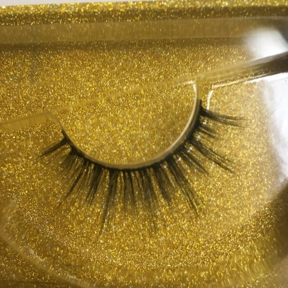 Lashaholic ‘Instaglam’ Lashes - Picture 2 of 3